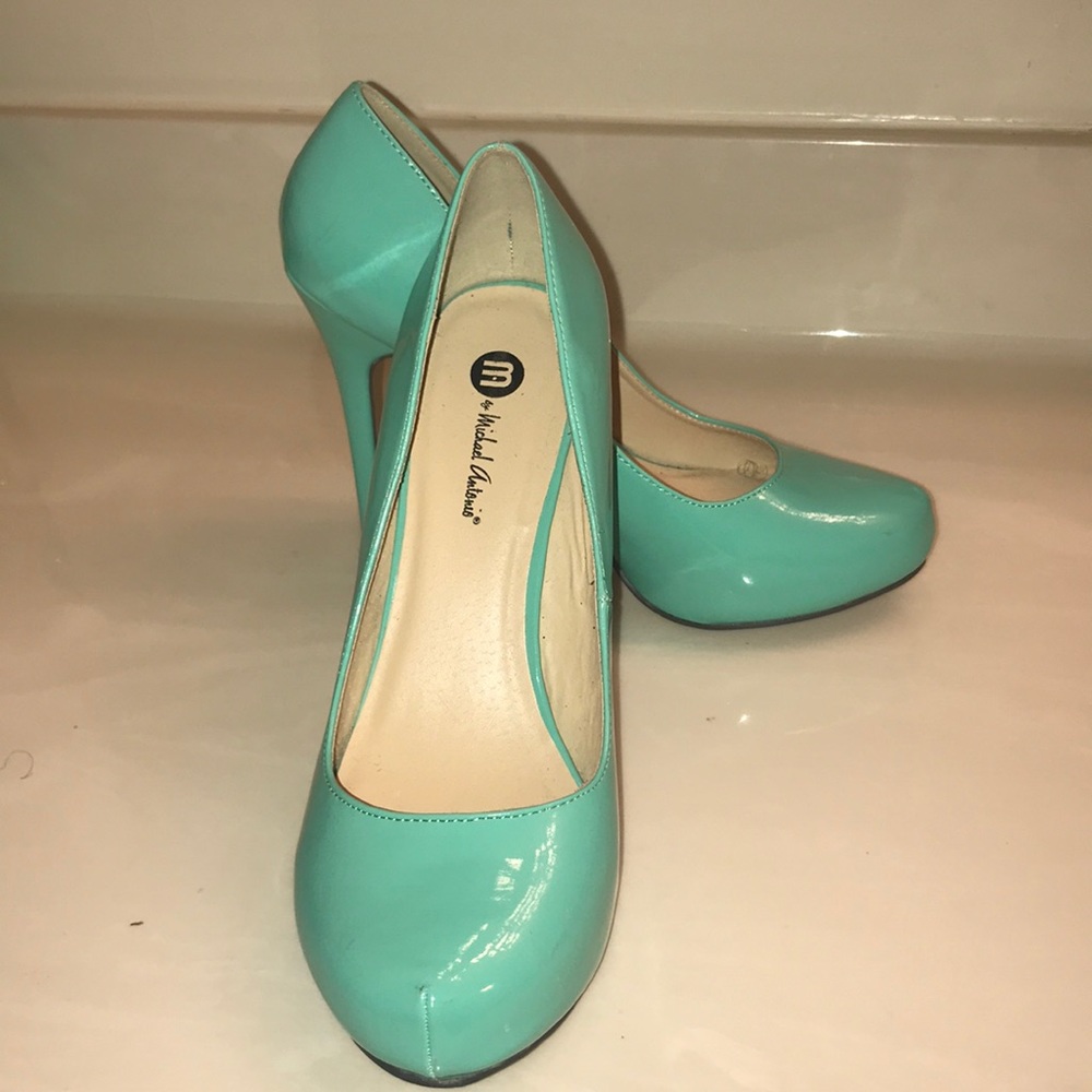 Size 10 Pastel Green Pump